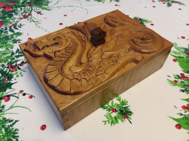 The box with the dragon lid